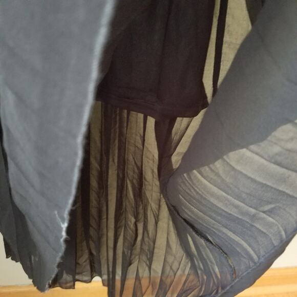 Leo Meets Virgo Pleated High Low V Neck Dress - Picture 6 of 8